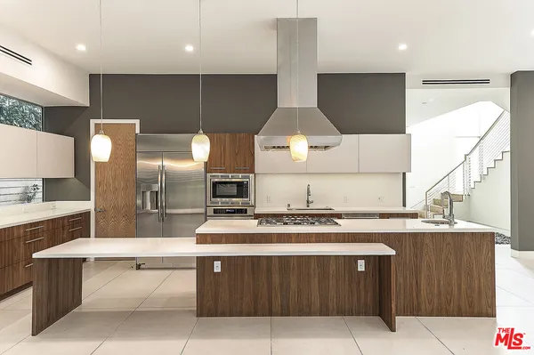 $11,500 | 16540 Moorpark Street, Encino, CA 91436