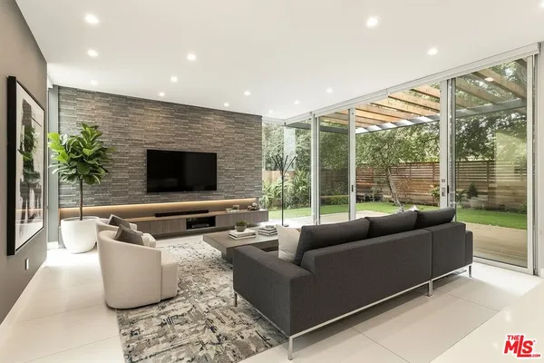 $11,500 | 16540 Moorpark Street, Encino, CA 91436