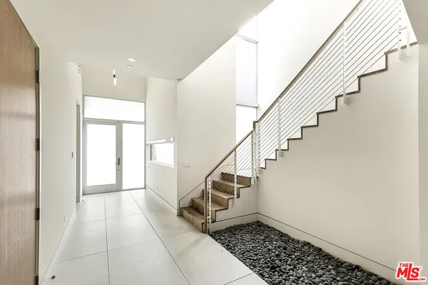 $11,500 | 16540 Moorpark Street, Encino, CA 91436