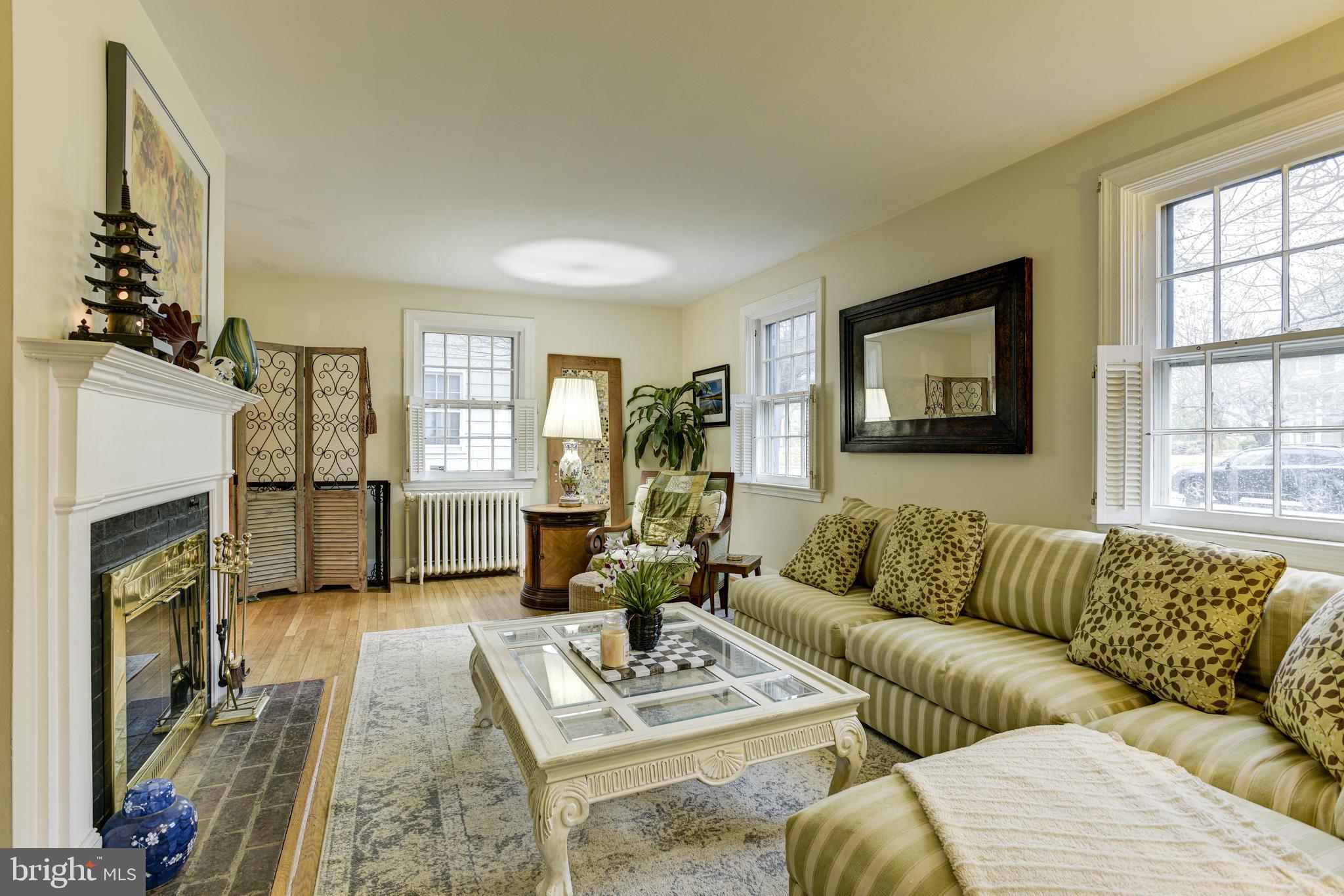 Lots of windows in bright sunny living room