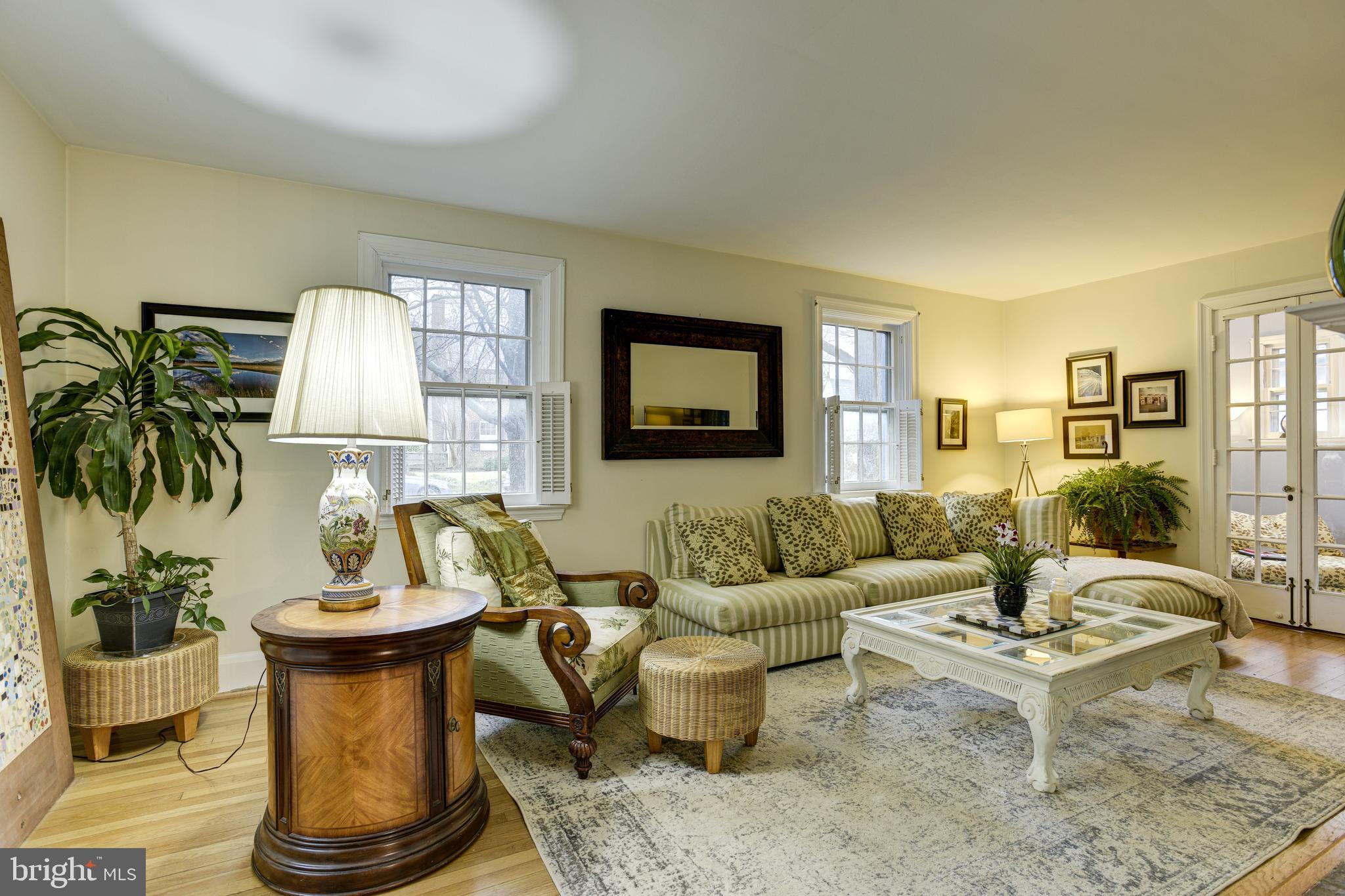 312 St Dunstans Road Baltimore, MD 21212 - Photo 2 of 54 Bright living room with southern exposure.