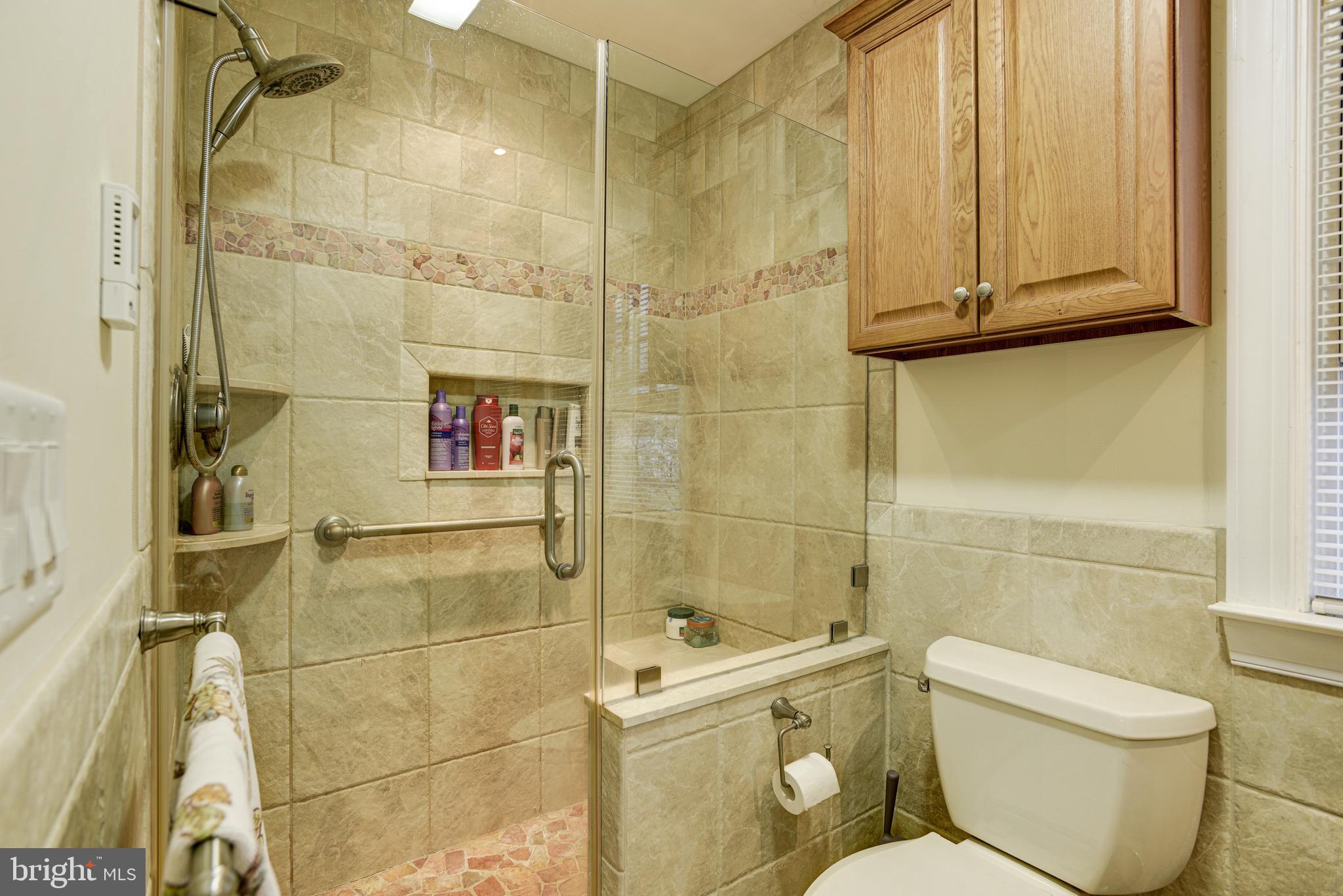 312 St Dunstans Road Baltimore, MD 21212 - Photo 31 of 54 Glass -surround in shower.