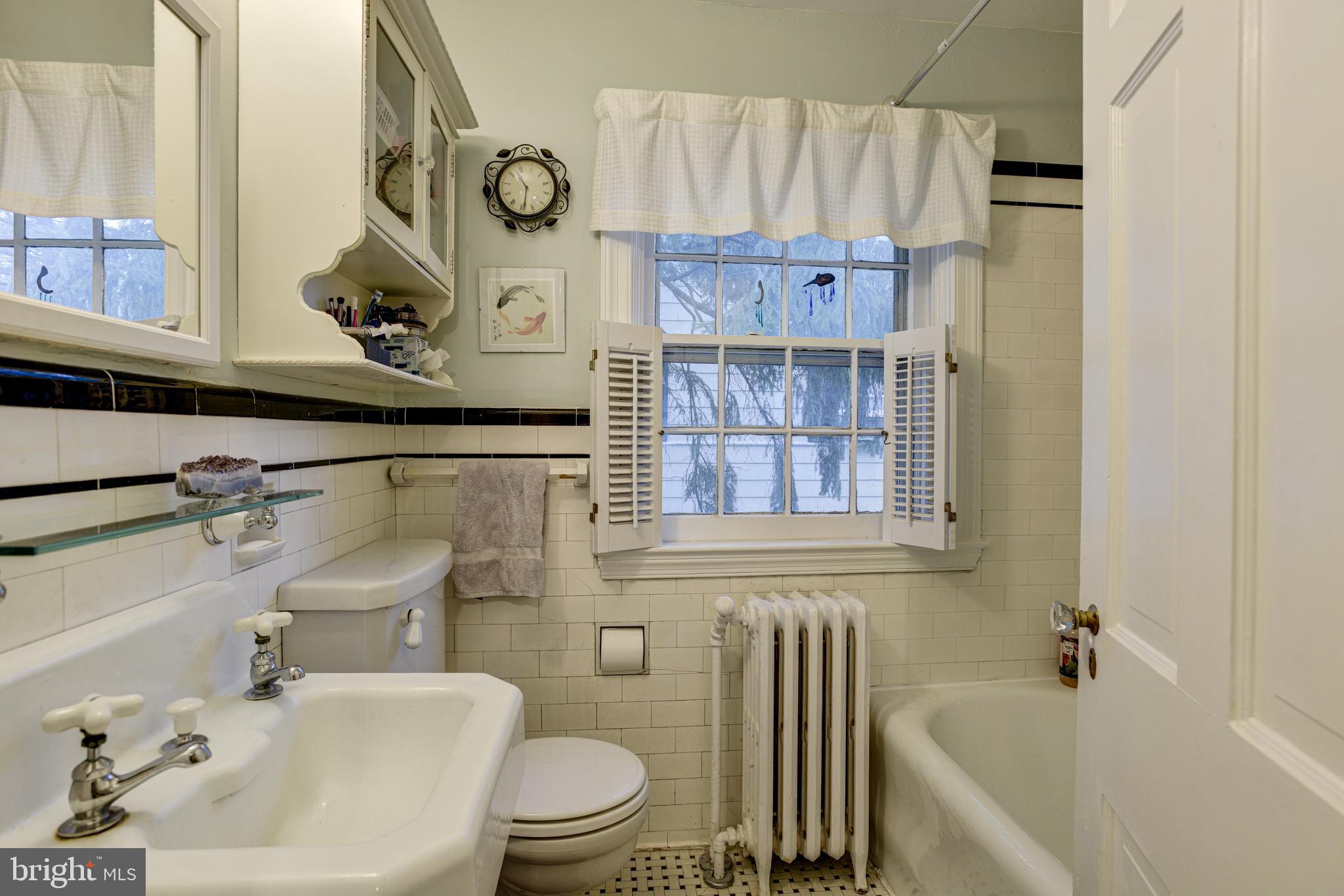 312 St Dunstans Road Baltimore, MD 21212 - Photo 37 of 54 Hall bath. Tub and sink reglazed.