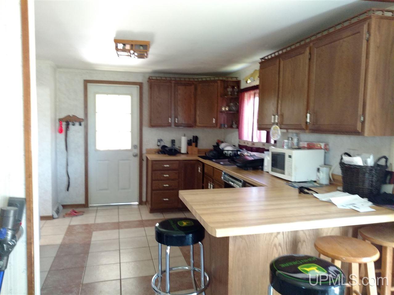 5704 G5 Road Escanaba, MI 49829 - Photo 3 of 10