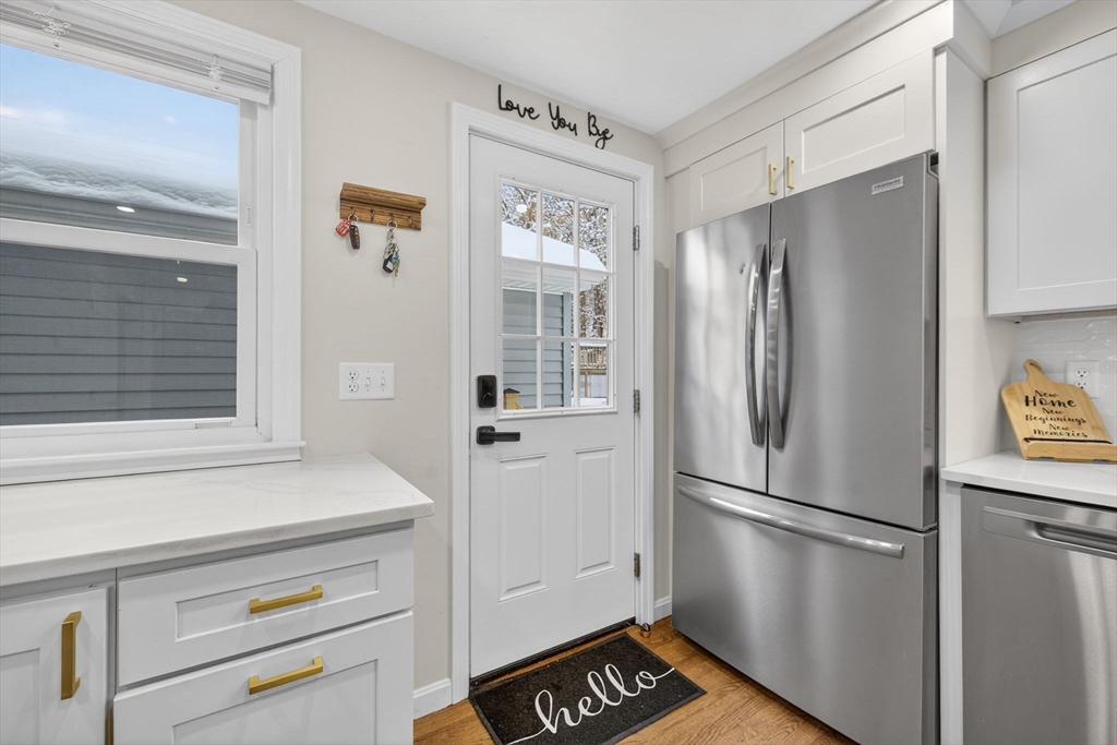 21 Woodside Road Billerica, MA 01862 - Photo 3 of 35