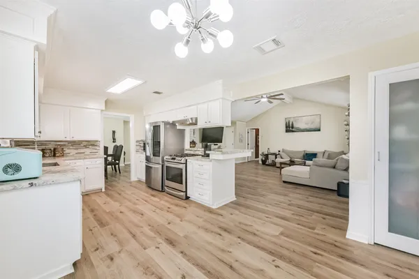 $319,900 | 2011 North Palm Court, Pasadena, TX 77502