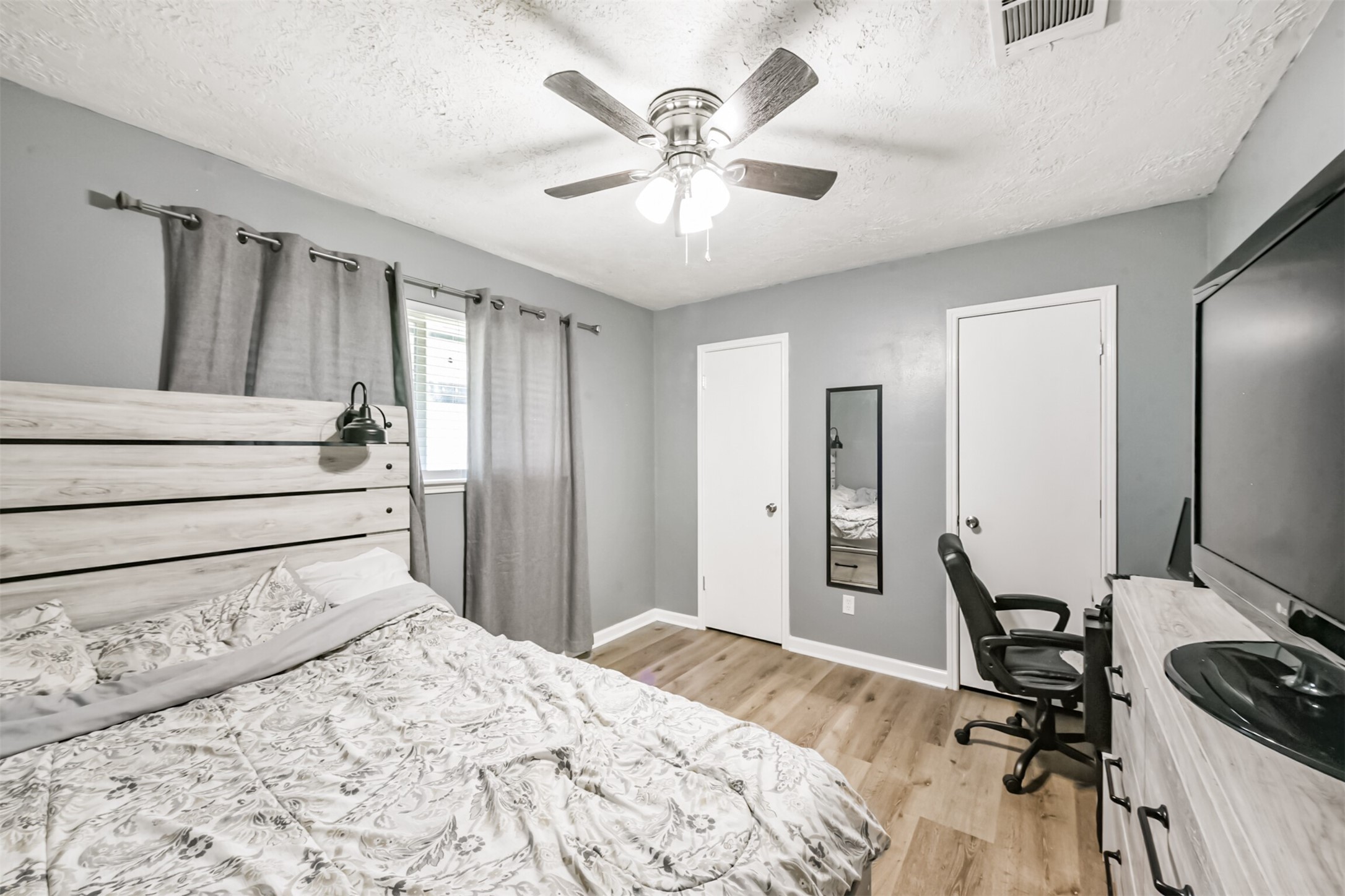2011 North Palm Court Pasadena, TX 77502 - Photo 23 of 39 a bedroom with a bed and a chandelier