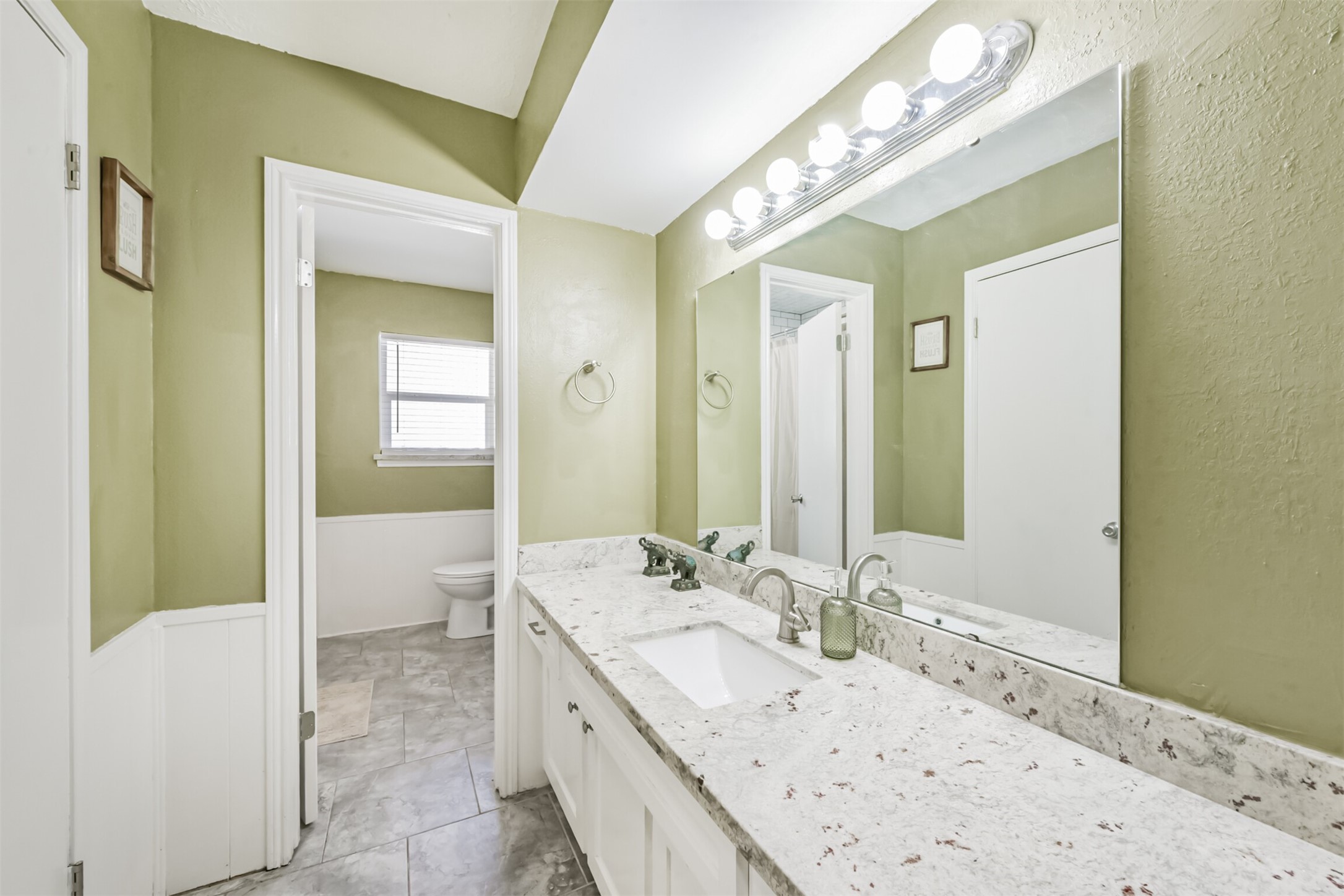 2011 North Palm Court Pasadena, TX 77502 - Photo 25 of 39 a bathroom with a tub sink and a mirror