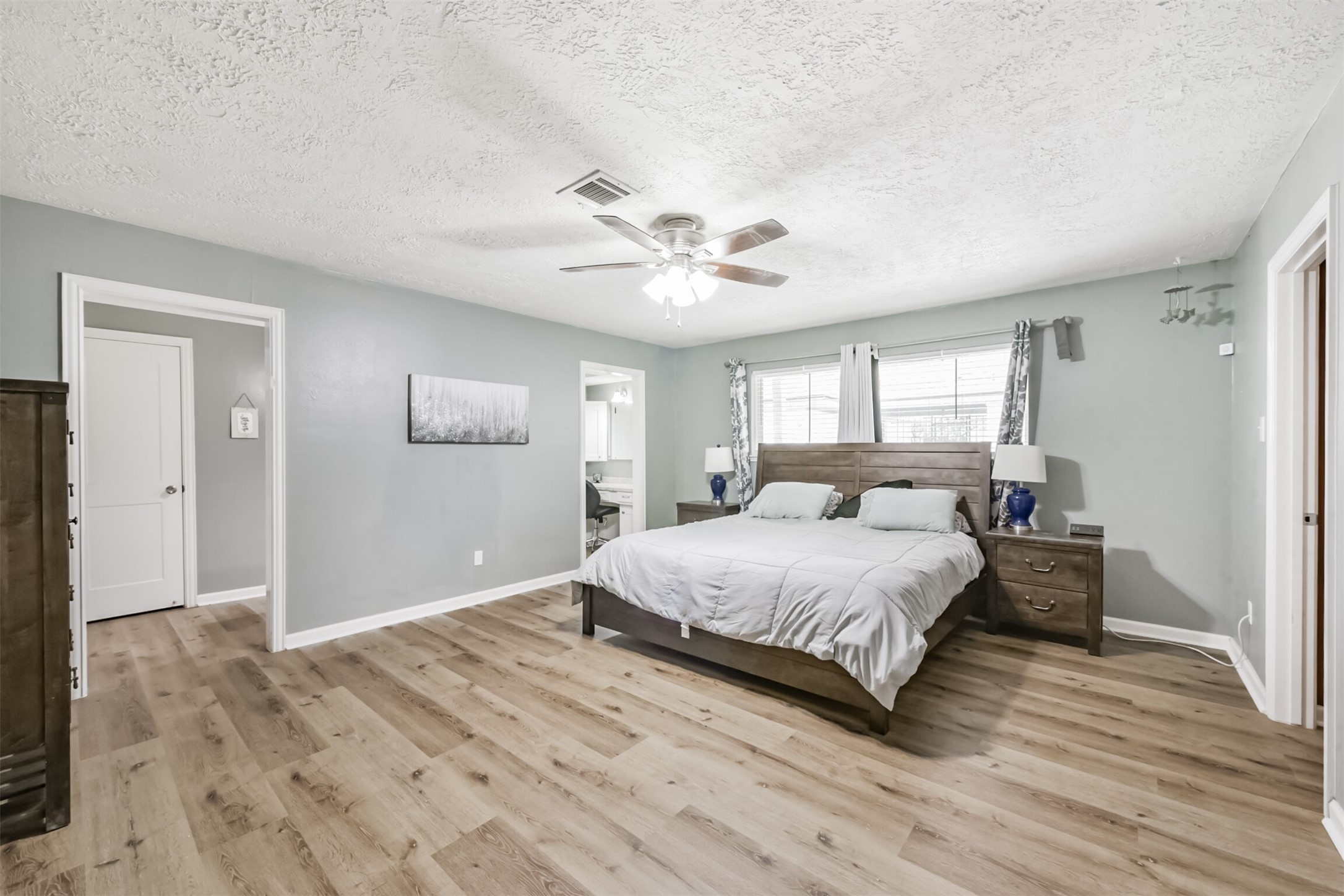 2011 North Palm Court Pasadena, TX 77502 - Photo 27 of 39 a spacious bedroom with a bed and a chandelier