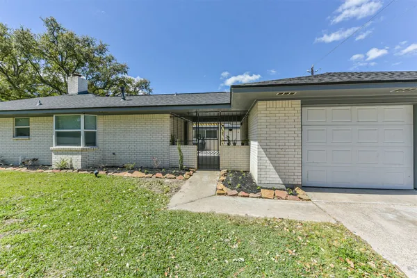 $319,900 | 2011 North Palm Court, Pasadena, TX 77502
