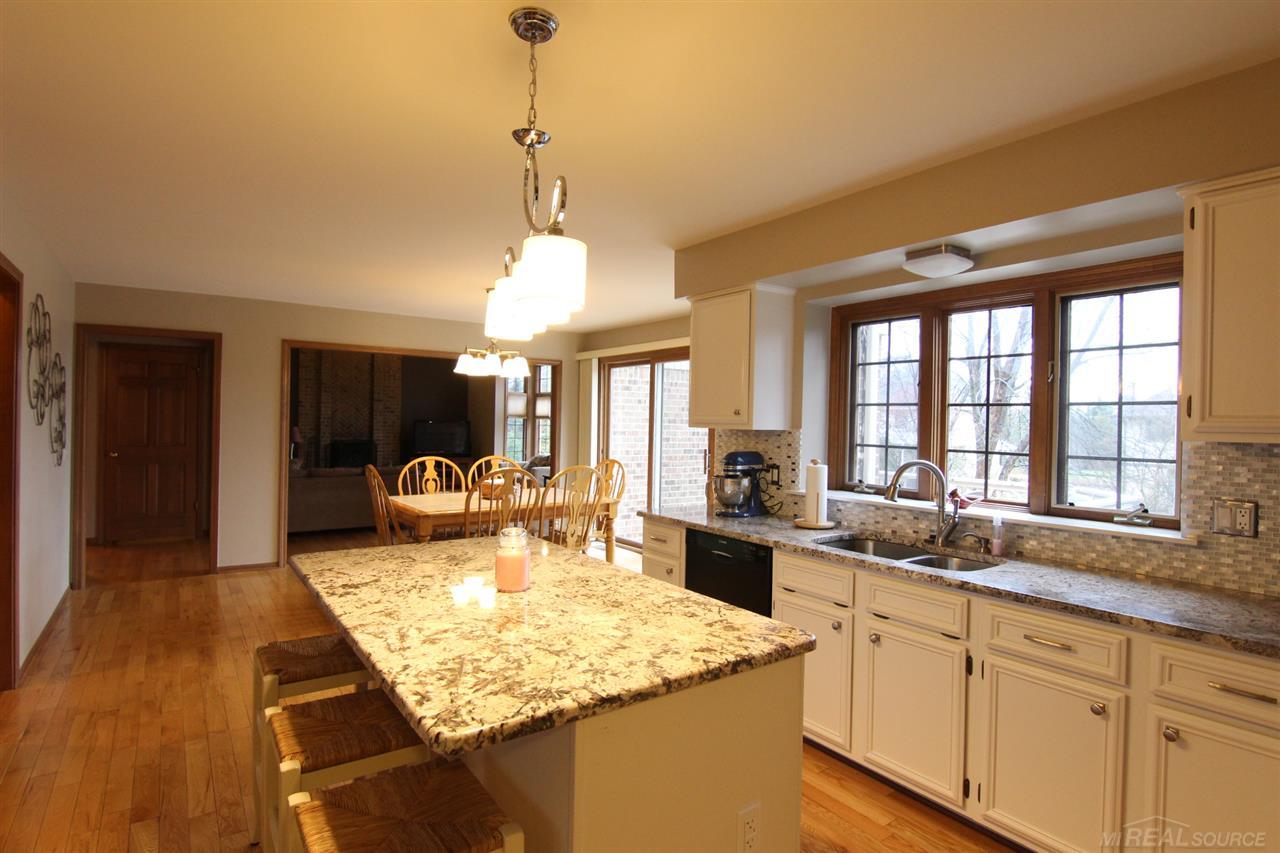3033 West Kilburn Rochester, MI 48306 - Photo 13 of 44 31319102-12.JPG