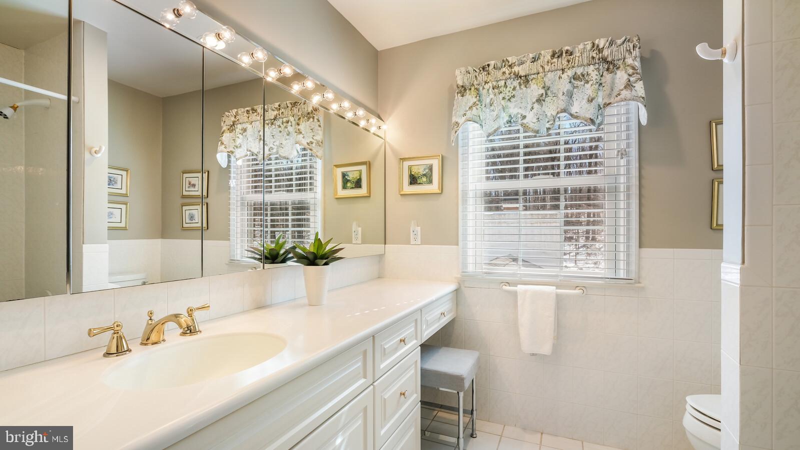5754 South Deer Run Road Doylestown, PA 18902 - Photo 30 of 53 Hall Bath