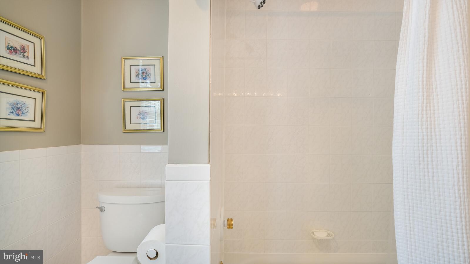 5754 South Deer Run Road Doylestown, PA 18902 - Photo 31 of 53 Hall Bath