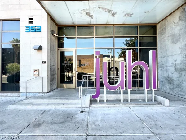 $1,910 | 353 East Bonneville Avenue, Unit 619, Las Vegas, NV 89101