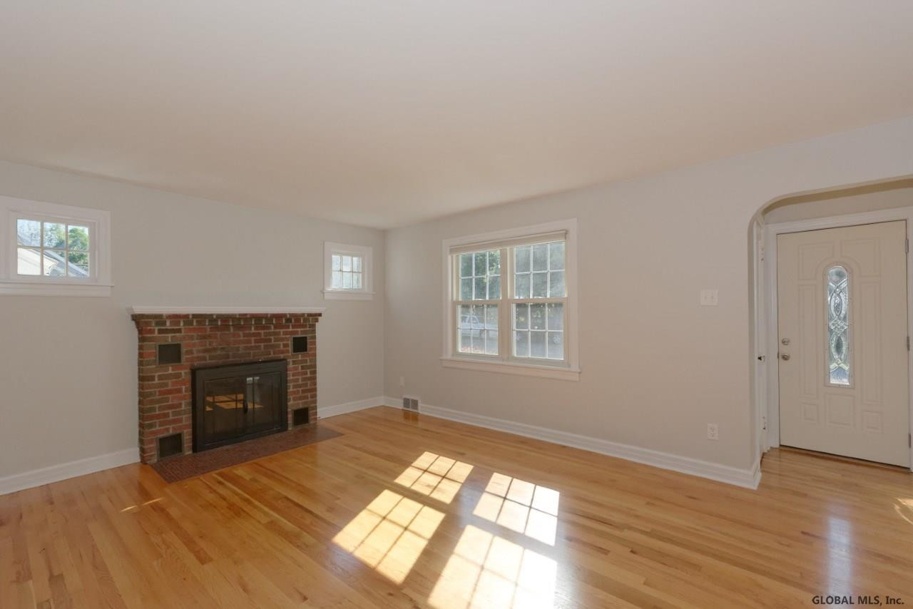 325 Nimitz Road Schenectady, NY 12304 - Photo 4 of 24 Photo 4