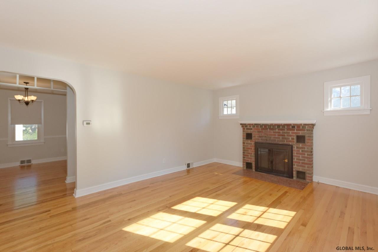 325 Nimitz Road Schenectady, NY 12304 - Photo 5 of 24 Photo 5