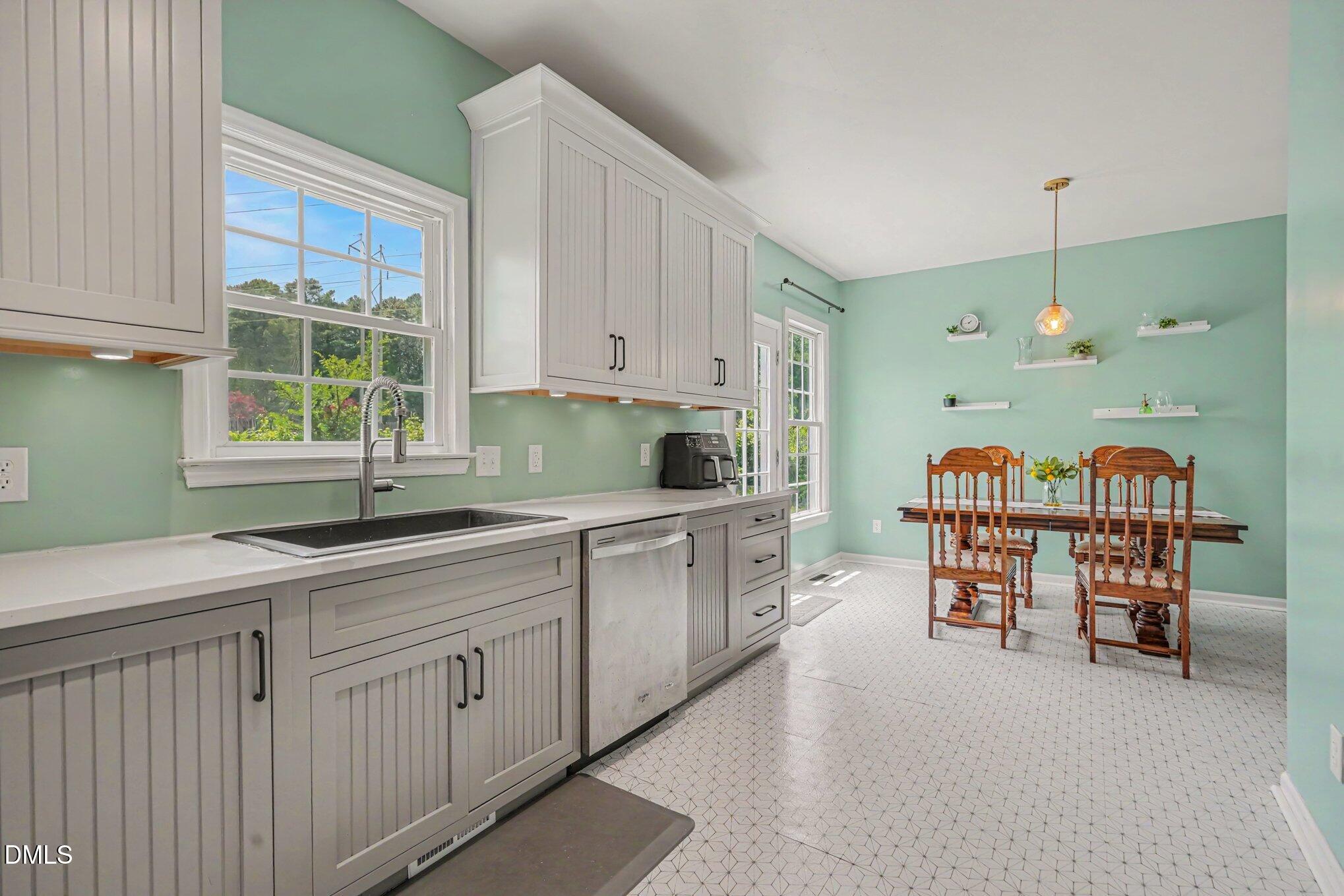 1900 Jupiter Hills Court Raleigh, NC 27604 - Photo 13 of 35 012_file_7690