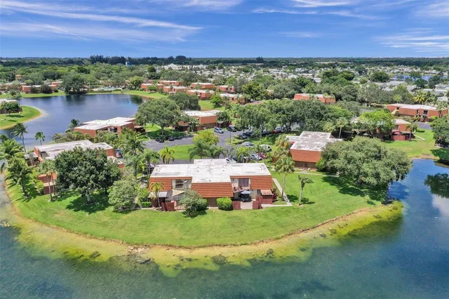 $415,000 | 11884 Southwest 12th Place, Unit 11884, Davie, FL 33325