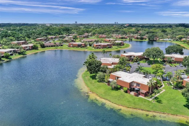 $415,000 | 11884 Southwest 12th Place, Unit 11884, Davie, FL 33325