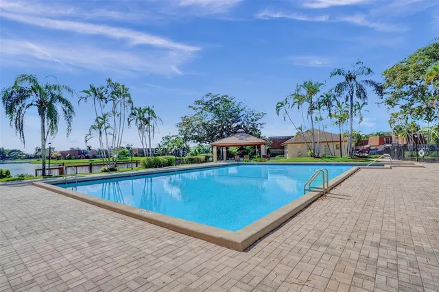 $415,000 | 11884 Southwest 12th Place, Unit 11884, Davie, FL 33325