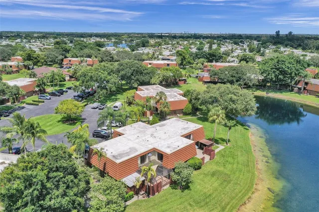 $415,000 | 11884 Southwest 12th Place, Unit 11884, Davie, FL 33325