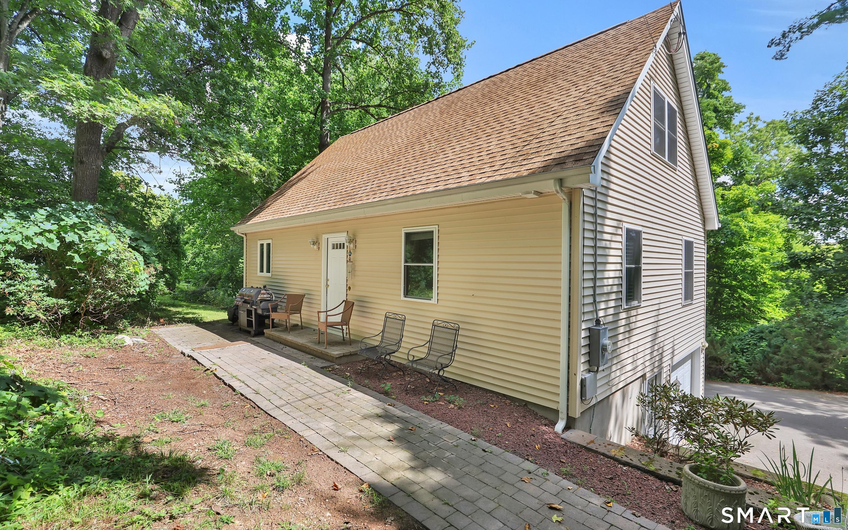 25 Gale Road Bloomfield, CT 06002 - Photo 3 of 36 Gallery Image 3
