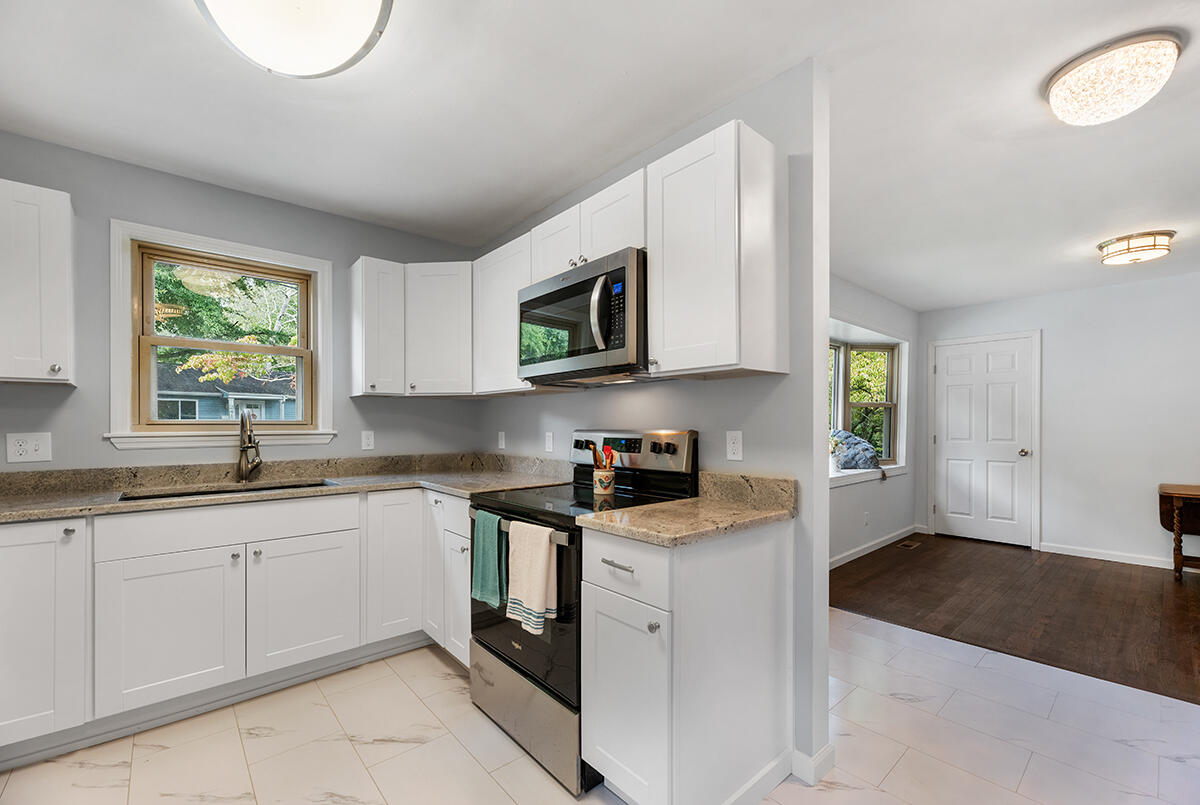 240 Alhambra Road Oak Ridge, TN 37830 - Photo 13 of 38 Kitchen