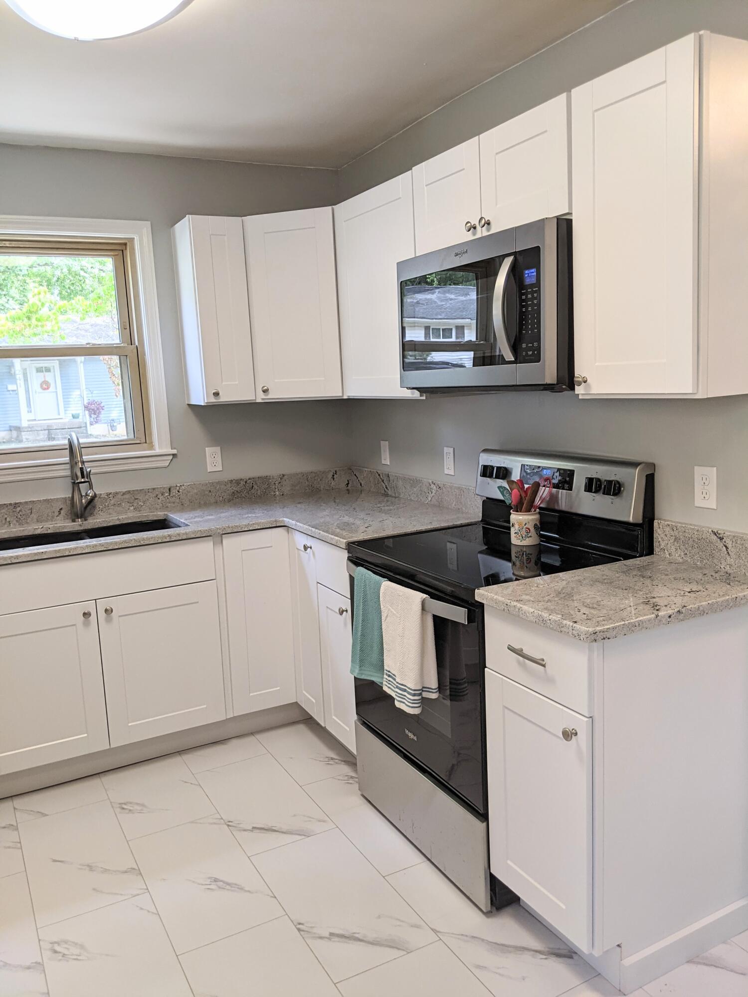 240 Alhambra Road Oak Ridge, TN 37830 - Photo 14 of 38 Kitchen