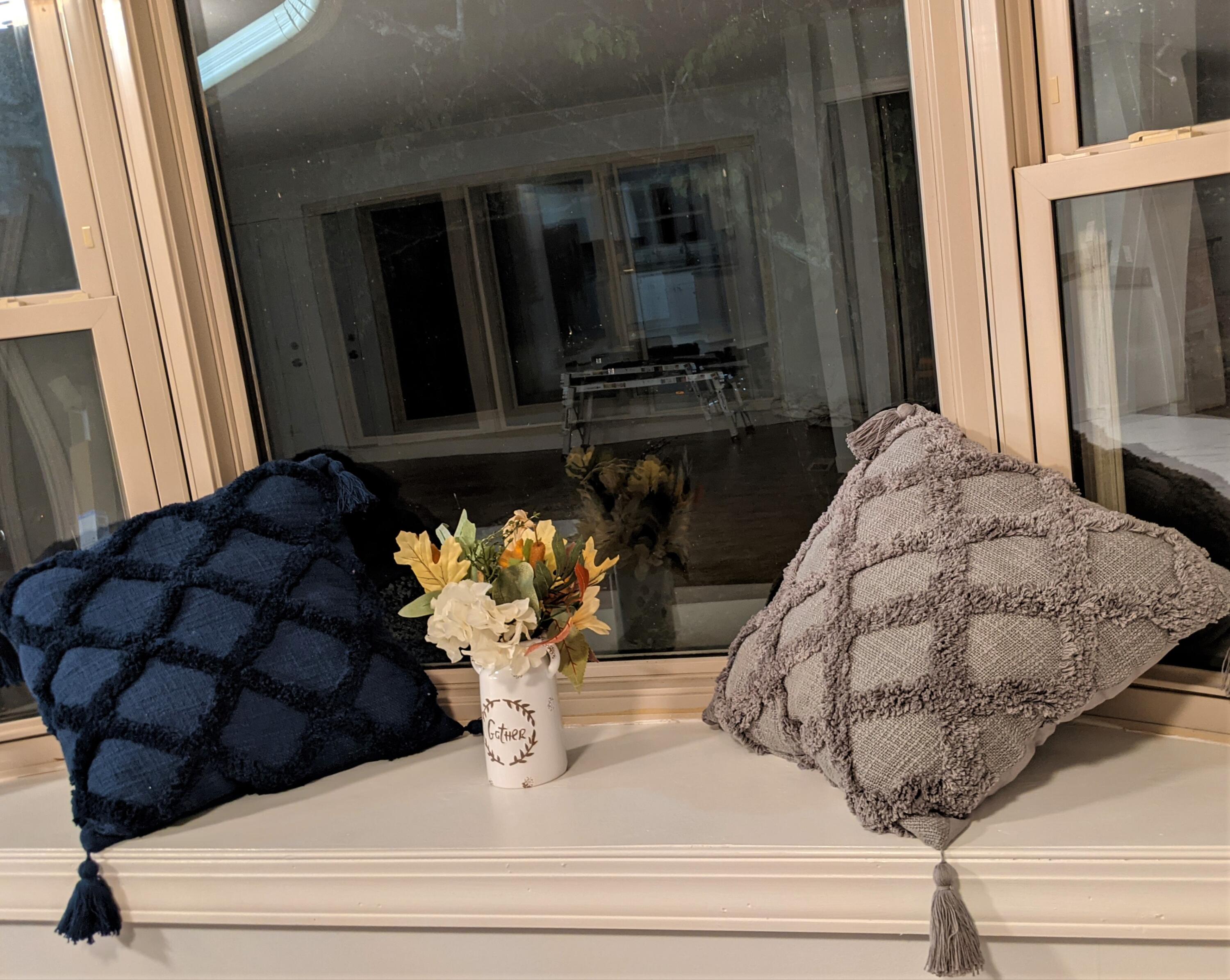 240 Alhambra Road Oak Ridge, TN 37830 - Photo 21 of 38 pillows on bay window