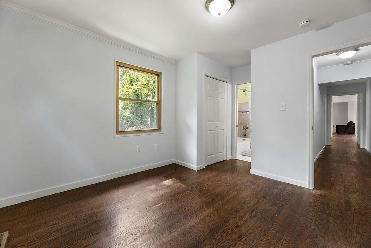 240 Alhambra Road Oak Ridge, TN 37830 - Photo 27 of 38 Master Bedroom with ensuite