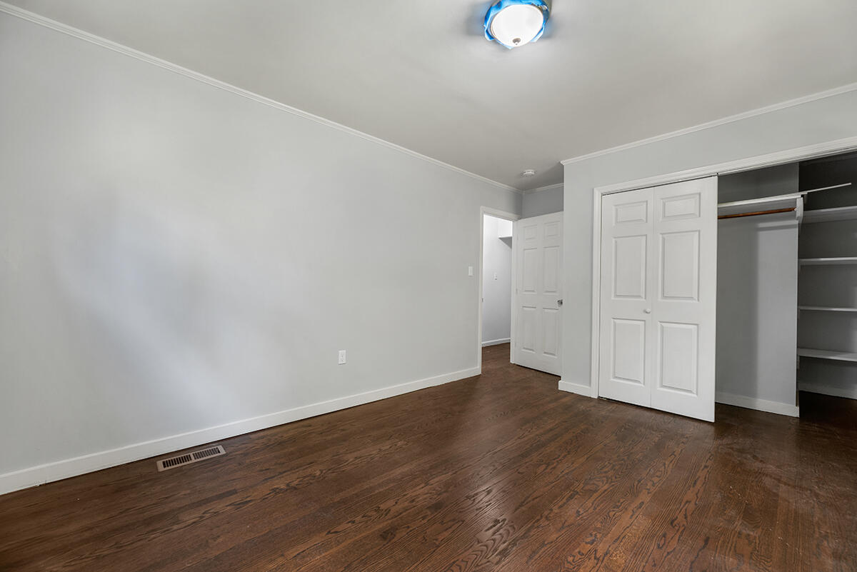 240 Alhambra Road Oak Ridge, TN 37830 - Photo 31 of 38 Bedroom 3