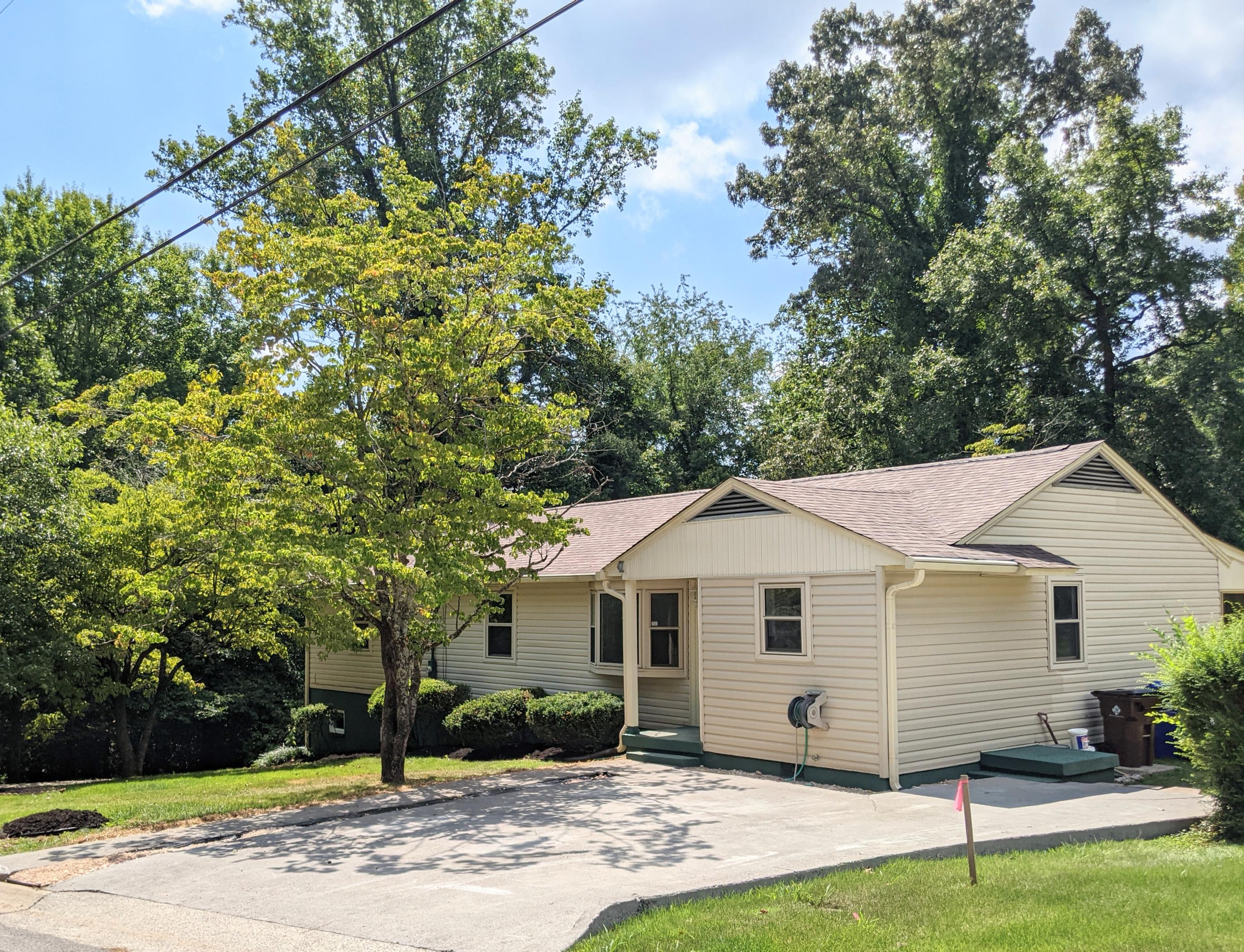 240 Alhambra Road Oak Ridge, TN 37830 - Photo 6 of 38 side