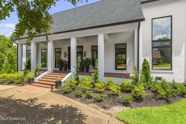 $651,600 | 9 Glen Eagles Drive, Jackson, MS 39211