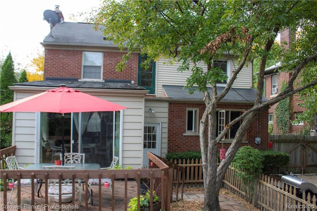 1352 Bishop Road Grosse Pointe, MI 48230 - Photo 4 of 27 4-1352-Bishop-back2.jpg