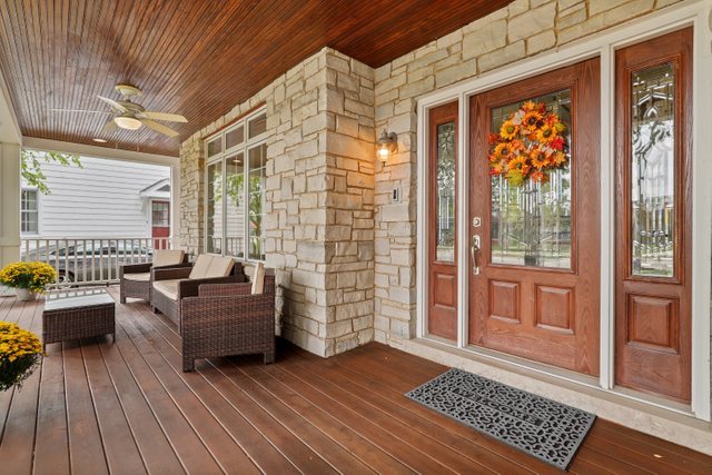 1032 South Spring Avenue La Grange, IL 60525 - Photo 2 of 44 a living room with furniture and a window