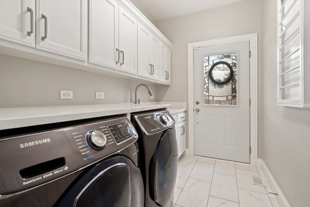 1032 South Spring Avenue La Grange, IL 60525 - Photo 15 of 44 a utility room with dryer and washer