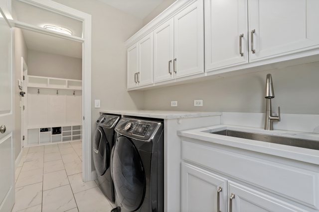 1032 South Spring Avenue La Grange, IL 60525 - Photo 16 of 44 a utility room with sink dryer and washer