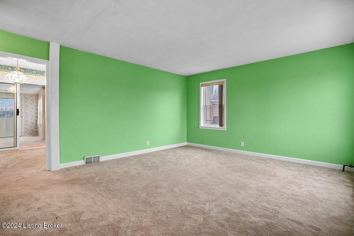 7315 Mt Washington Road Louisville, KY 40229 - Photo 8 of 29 7314-4