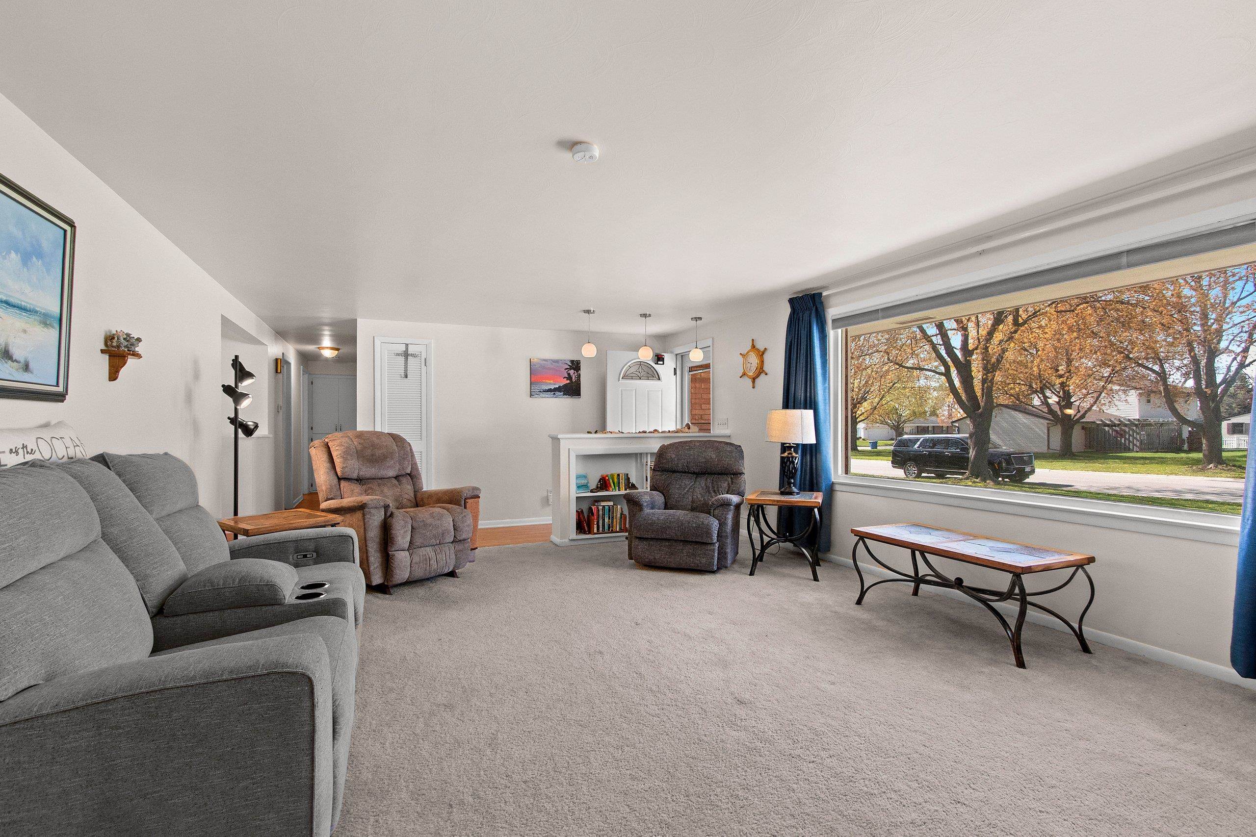 914 Rasmussen Place Green Bay, WI 54304 - Photo 6 of 43