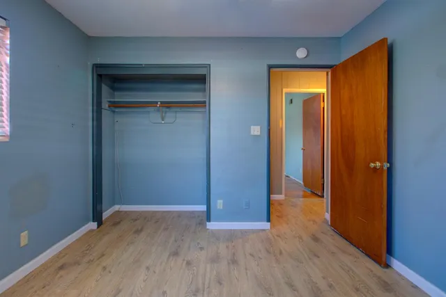 a view of empty room with window