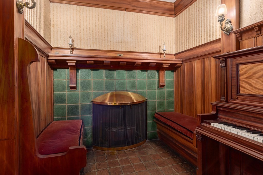 67 Crowninshield Road Brookline, MA 02446 - Photo 4 of 23 a view of sitting area in balcony