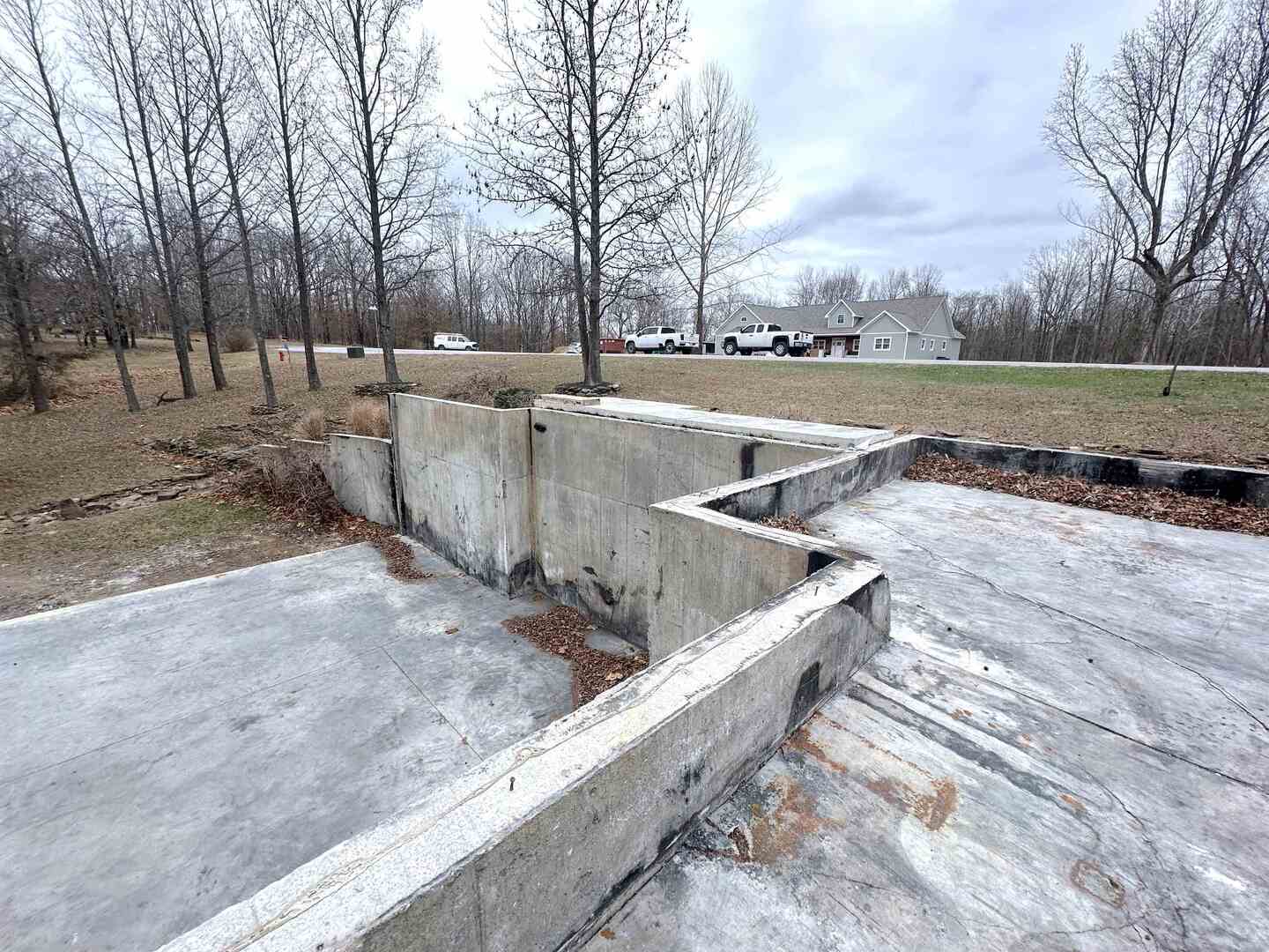 509 Logan Run Road Murphysboro, IL 62966 - Photo 2 of 17 a view of a yard with water fall
