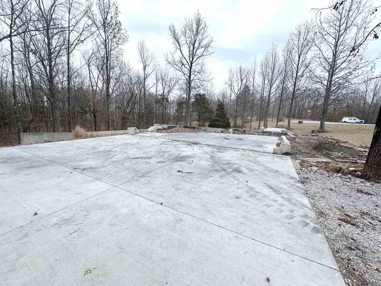 509 Logan Run Road Murphysboro, IL 62966 - Photo 3 of 17 a view of a yard with a snow