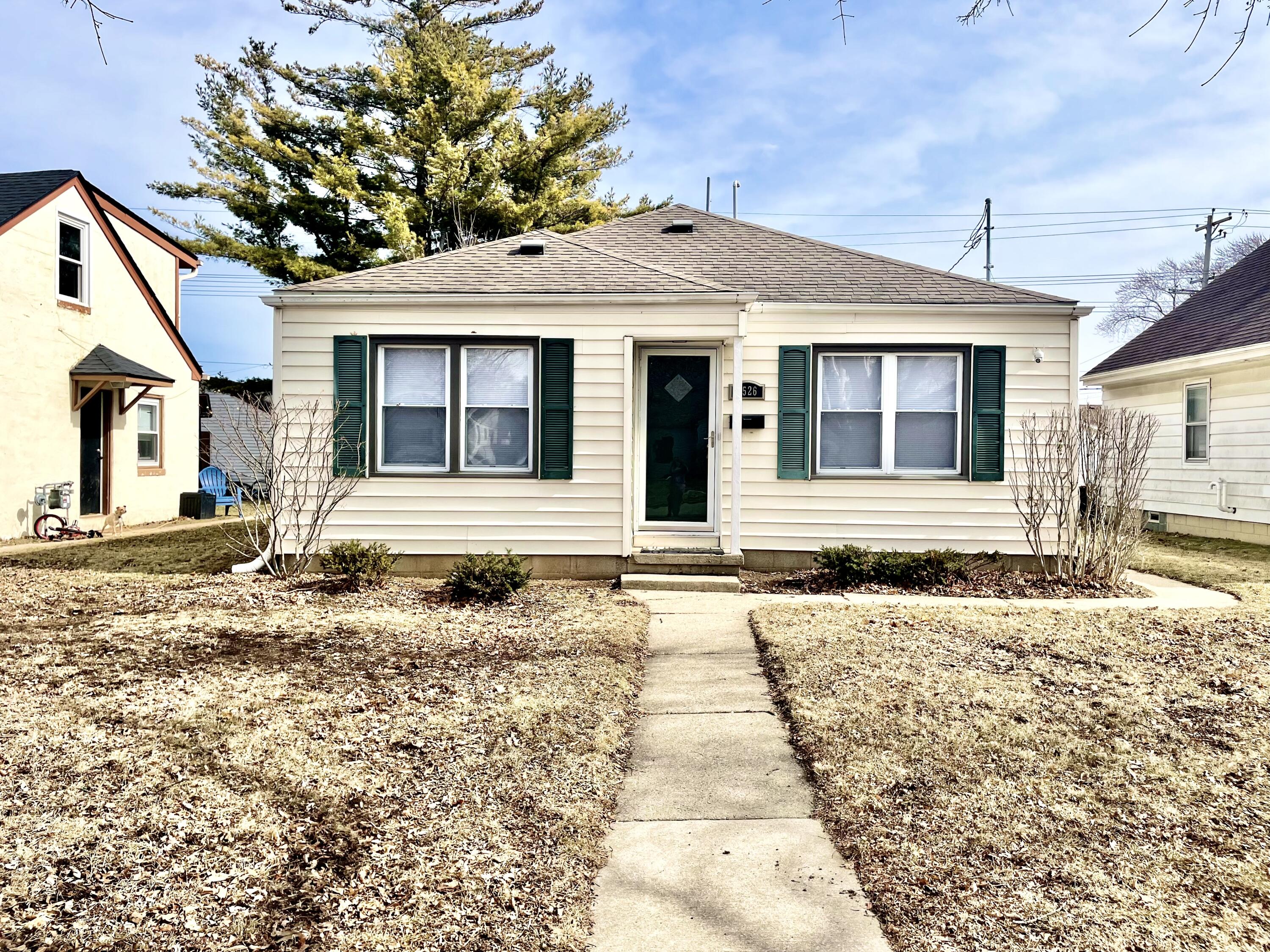3526 North 77th Street Milwaukee, WI 53222 - Photo 1 of 11 Front