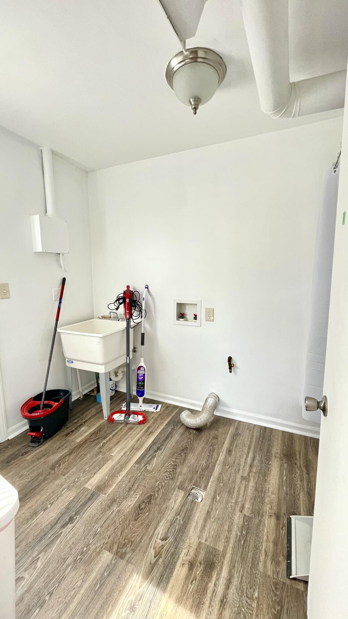 3526 North 77th Street Milwaukee, WI 53222 - Photo 10 of 11 Laundry