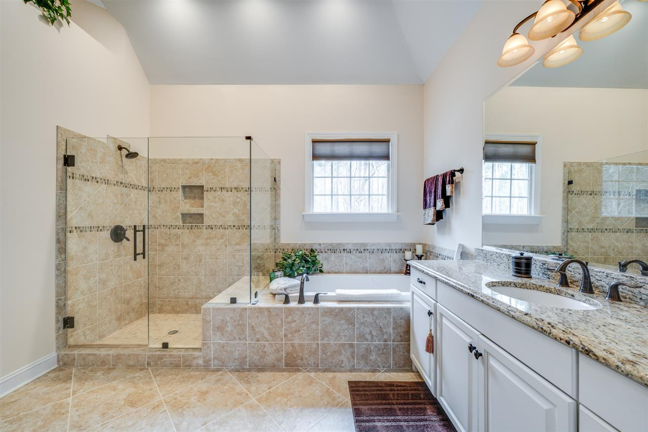 7008 Potomac Court Raleigh, NC 27613 - Photo 17 of 30 Glamour Bath