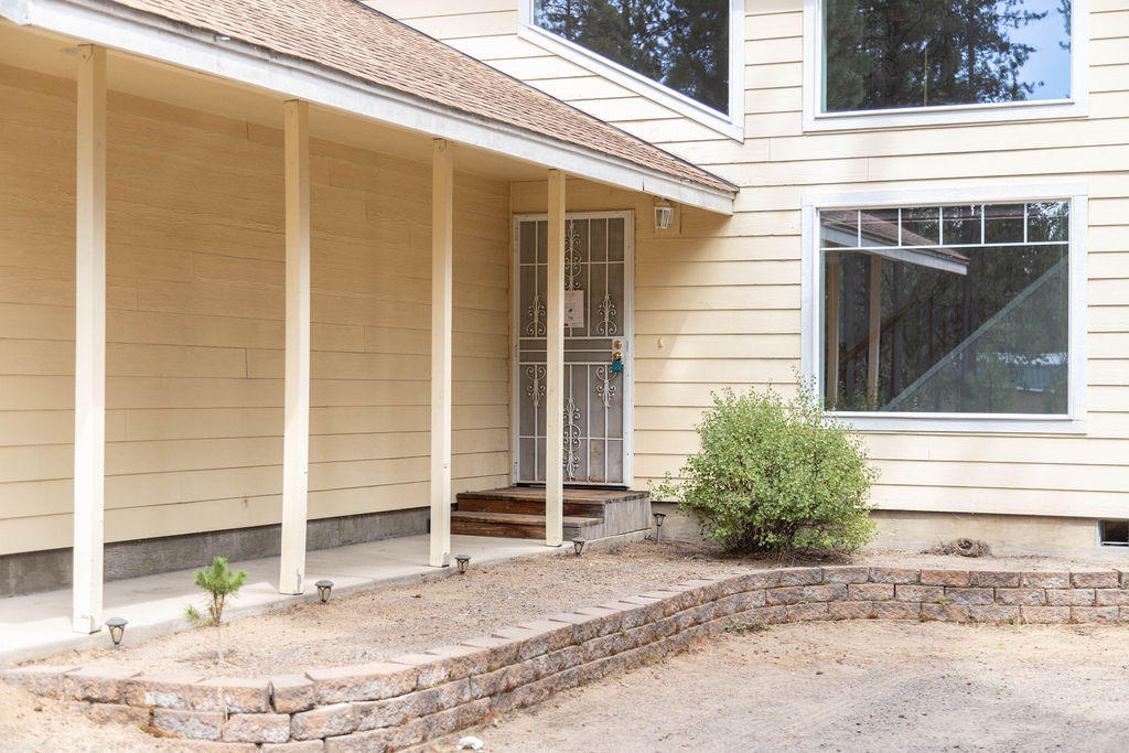 16944 Downey Road Bend, OR 97707 - Photo 2 of 44 a view of entrance gate of house