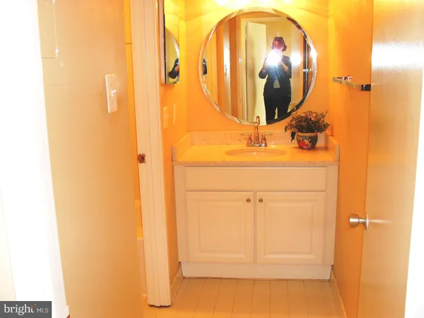 $350,000 | 1659 Parkcrest Circle, Unit C, Reston, VA 20190