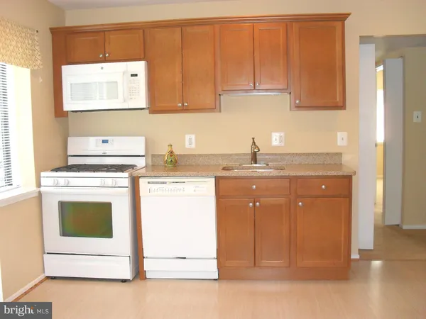 $350,000 | 1659 Parkcrest Circle, Unit C, Reston, VA 20190