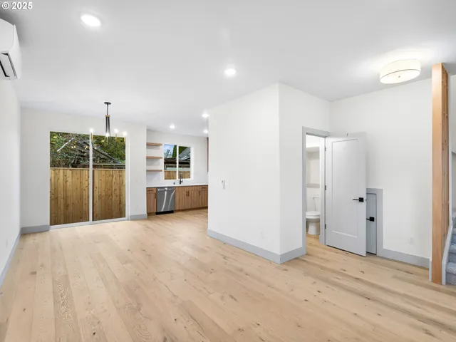 $339,900 | 7379 North Mobile Avenue, Portland, OR 97217